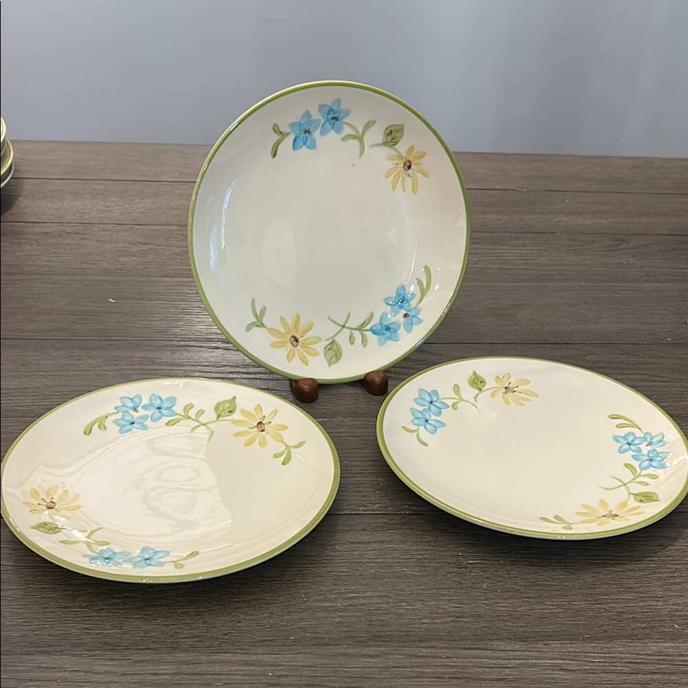 Franciscan Daisy Floral Design 8” salad or dessert plates 3 vintage 1960’s
